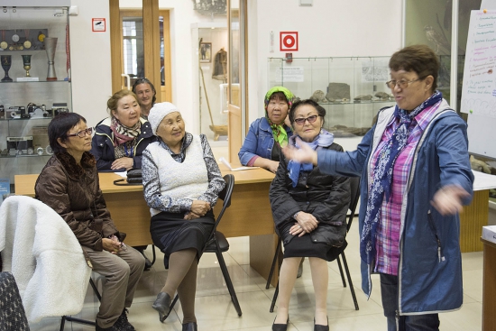 Елена Очан, нивхская старейшина, произнесла речь на родном языке.
